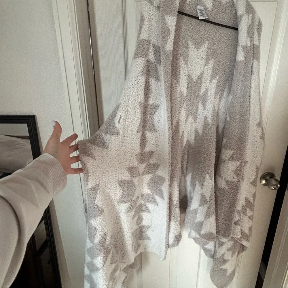Cozy Gray Patterned Women's Sweater - Picture 3 of 6